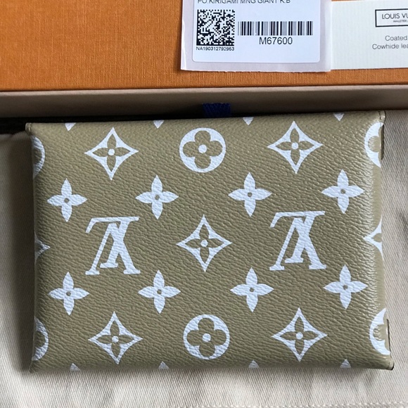 ❌SOLD❌Louis Vuitton Giant Kirigami Pochette - Picture 2 of 8